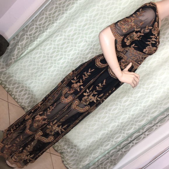 Gold & Black lace & embroidered maxi Dress - Picture 11 of 14